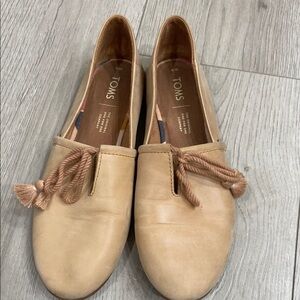 TOMS Women's Tan Loafers